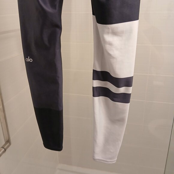 *Rare* ALO Yoga Leggings - Picture 14 of 15